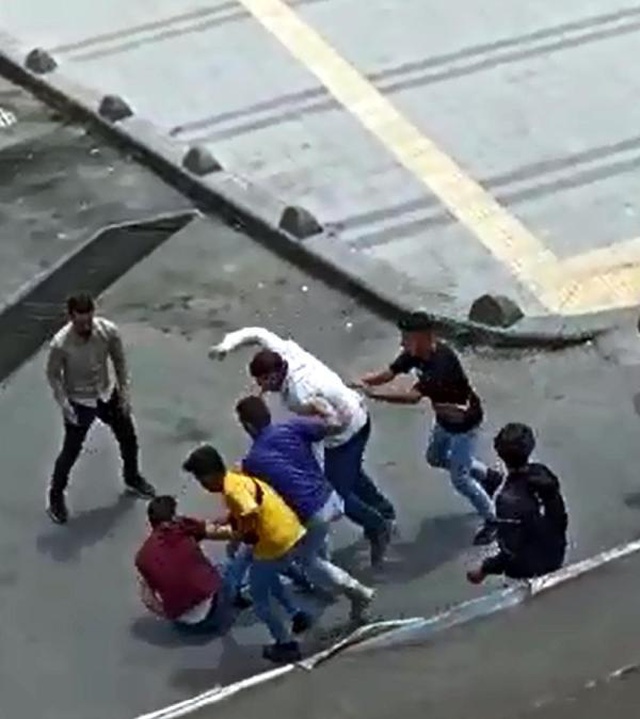 Cumhurbaşkanı Erdoğan'a ve çevredekilere hakaret eden iki şahıs tutuklandı Cumhurbaşkanı Erdoğan'a ve çevredekilere hakaret eden iki şahıs tutuklandı