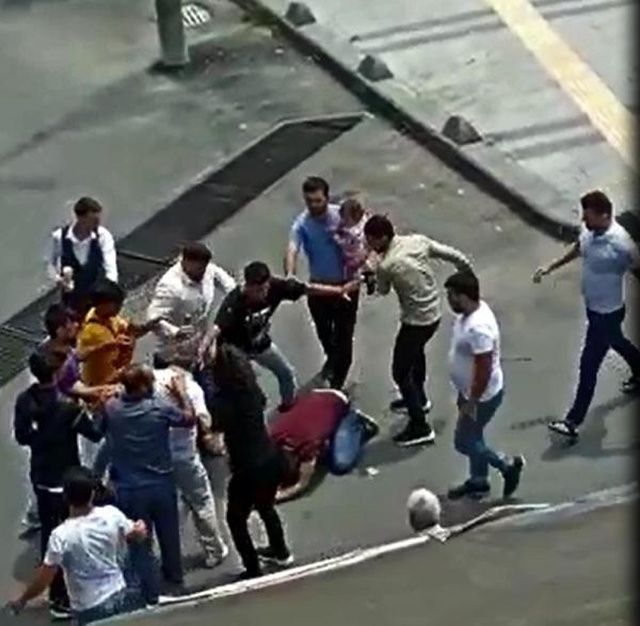 Cumhurbaşkanı Erdoğan'a ve çevredekilere hakaret eden iki şahıs tutuklandı Cumhurbaşkanı Erdoğan'a ve çevredekilere hakaret eden iki şahıs tutuklandı