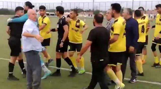 Gaziantep'te utanç anları! Yedek kulübesinden fırlayan futbolcu hakemi yumrukladı