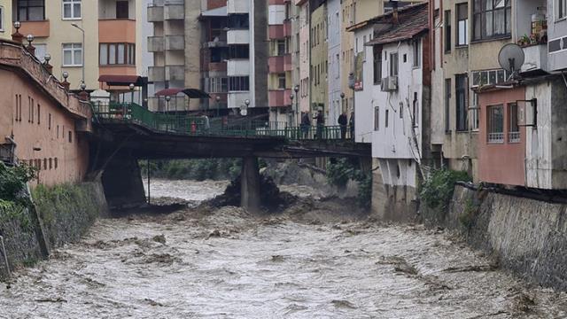 Karabük Yenice'de metrekareye 50 kilogram yağış düştü! İlçe halkı 24 yıl sonra sel korkusuyla karşı kaşıya Karabük Yenice'de metrekareye 50 kilogram yağış düştü! İlçe halkı 24 yıl sonra sel korkusuyla karşı kaşıya