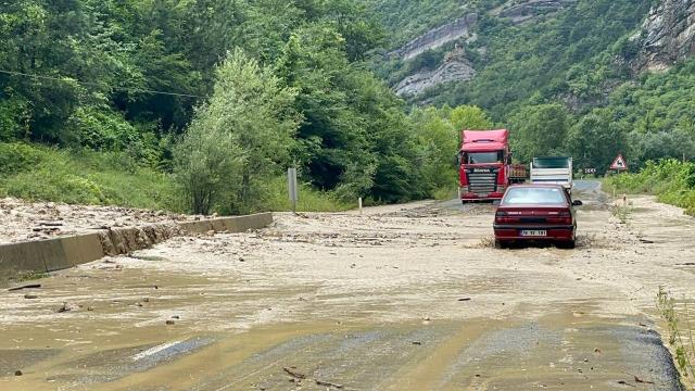 Karabük Yenice'de metrekareye 50 kilogram yağış düştü! İlçe halkı 24 yıl sonra sel korkusuyla karşı kaşıya Karabük Yenice'de metrekareye 50 kilogram yağış düştü! İlçe halkı 24 yıl sonra sel korkusuyla karşı kaşıya