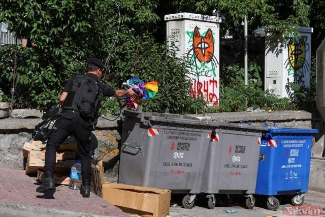 Taksim'de LGBT'lilerin Onur Yürüyüşü'ne izin verilmedi, onlarca kişi gözaltına alındı