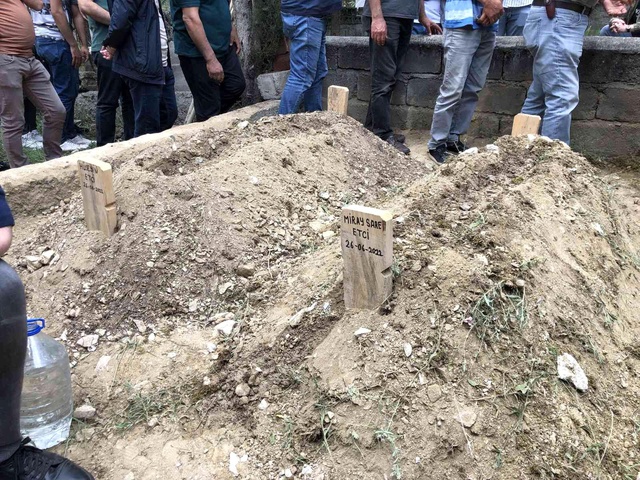 Yeni evli çift balayından memleketine tabutla döndü Yeni evli çift balayından memleketine tabutla döndü