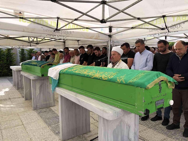 Yeni evli çift balayından memleketine tabutla döndü Yeni evli çift balayından memleketine tabutla döndü