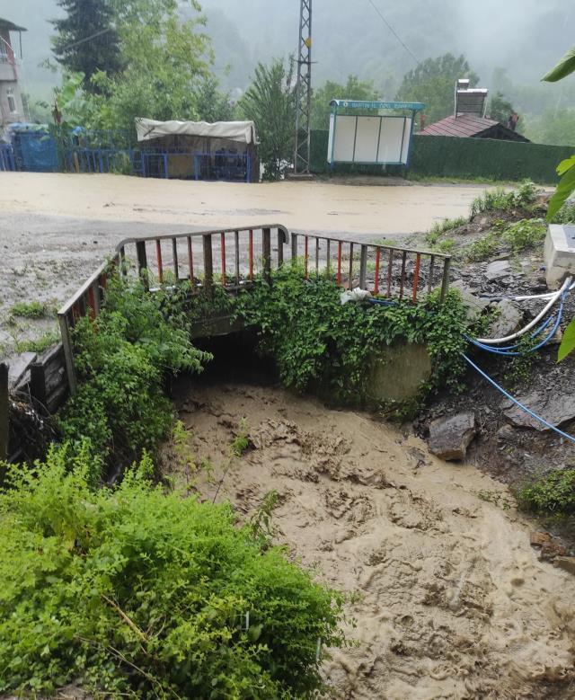 AFAD'dan Batı Karadeniz'de 5 il, 15 ilçe için kritik uyarı: Taşkın riski tehlikeli boyutlara ulaştı
