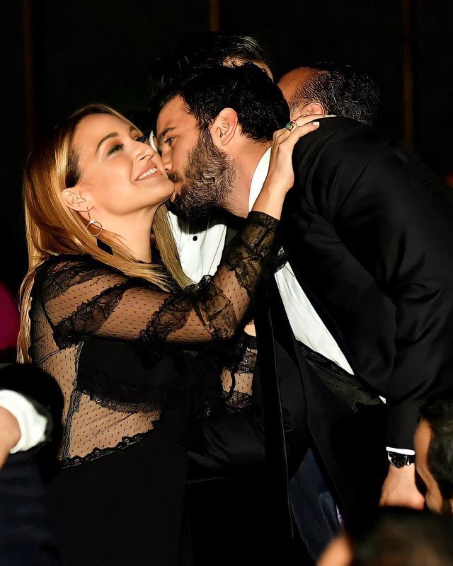 İlk bebeğine 7 aylık hamile olan Gupse Özay'dan ilk karnı burnunda poz geldi