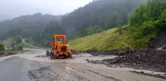 Kastamonu'da heyelan nedeniyle yollar trafiğe kapatıldı