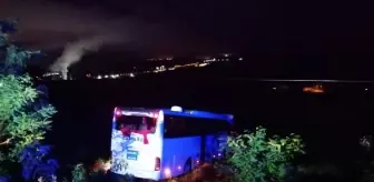 KASTAMONU-KASTAMONU'DA YOLCU OTOBÜSÜ TARLAYA YUVARLANDI: 1 ÖLÜ 19 YARALI (1)
