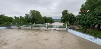 Sağanak yağış Taşköprü'de ırmak ve derelerin su seviyesini yükseltti