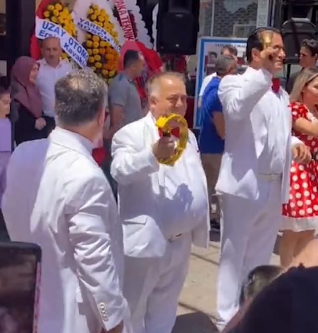 Şen kahkahalı çocuk, geçim derdine düşmüş! Hababam Sınıfı'nın iki yıldızı görenleri üzdü Şen kahkahalı çocuk, geçim derdine düşmüş! Hababam Sınıfı'nın iki yıldızı görenleri üzdü