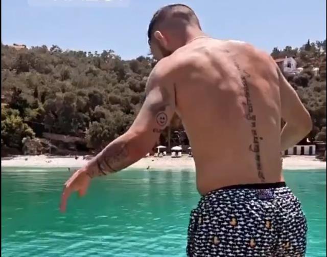 Trabzonsporlu Siopis kolbastıya doyamadı! Tatilde hem oynadı hem yüzdü Trabzonsporlu Siopis kolbastıya doyamadı! Tatilde hem oynadı hem yüzdü