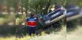 Gürpınar ilçesinde kontrolden çıkan kamyonetin takla atması sonucu 3 kişi yaralandı