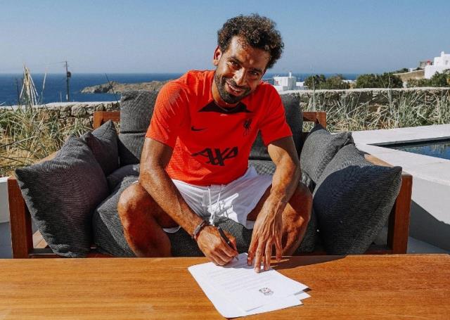 Salah, Liverpool'da kaldı! Yıldız futbolcu sözleşmesini 2025 yılına kadar uzattı Salah, Liverpool'da kaldı! Yıldız futbolcu sözleşmesini 2025 yılına kadar uzattı