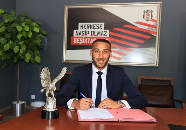 Cenk Tosun resmen Beşiktaş'ta: Yuvana hoş geldin Tosun Paşa