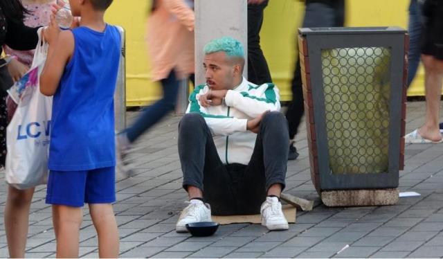Ne Suriyeli ne de Afgan! Taksim'de dilencilik yaparken yakalandı, uyruğu şaşkına çevirdi Ne Suriyeli ne de Afgan! Taksim'de dilencilik yaparken yakalandı, uyruğu şaşkına çevirdi