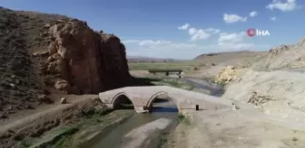 Tarihi Kelekom Köprüsü ilk günkü gibi ayakta