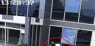 Hırsızlık yapmak isterken fark edilince arkasına bile bakmadan kaçtı...O anlar kamerada