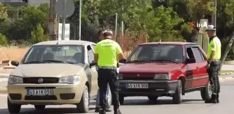 Sürücülere mesir lokumlu trafik denetimi