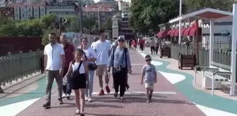 Tekirdağ'da bayram yoğunluğu: Rüzgara rağmen sahillere akın ettiler