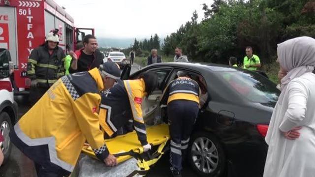 Oto kurtarıcıdan düşen araca, otomobil çarptı: 1 ölü, 4 yaralı Oto kurtarıcıdan düşen araca, otomobil çarptı: 1 ölü, 4 yaralı