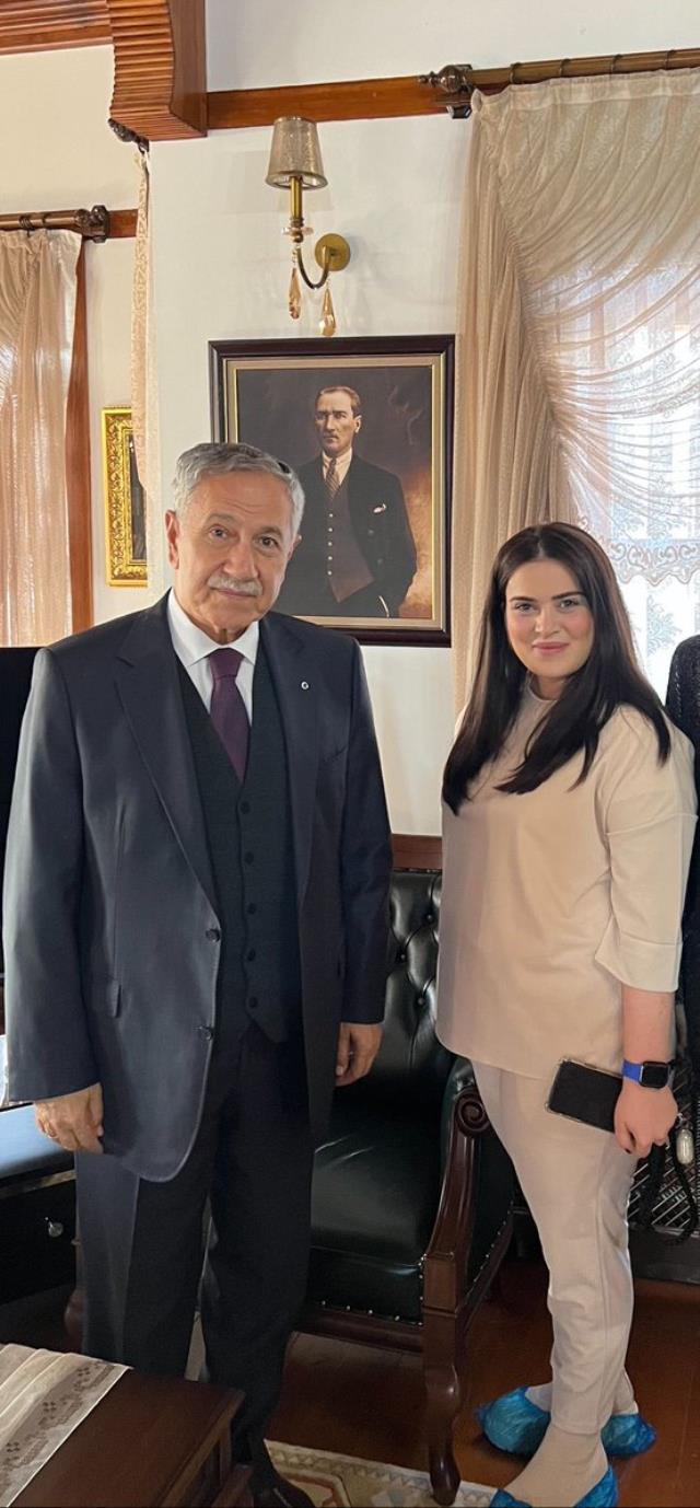 Bülent Arınç'ın yeğeni siyasete atıldı! İşte rozetini taktığı parti