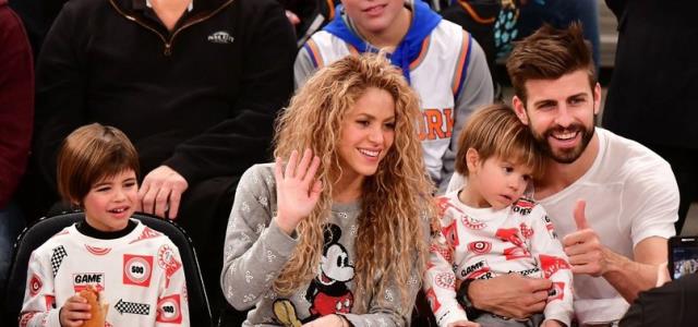 Pique'nin önünü kesip, Shakira şarkısı dinlettiler! Bu anın görüntüsü milyonlarca kez izlendi Pique'nin önünü kesip, Shakira şarkısı dinlettiler! Bu anın görüntüsü milyonlarca kez izlendi