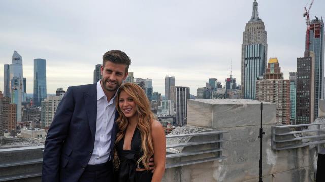 Pique'nin önünü kesip, Shakira şarkısı dinlettiler! Bu anın görüntüsü milyonlarca kez izlendi Pique'nin önünü kesip, Shakira şarkısı dinlettiler! Bu anın görüntüsü milyonlarca kez izlendi