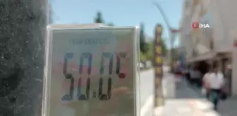 Ekmek parasını 50 derece sıcakta ateş başında mesai yaparak kazanıyorlar