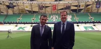 Konyaspor'un yeni sezondaki isim ve forma sponsoru 'arabam.com' sitesi oldu