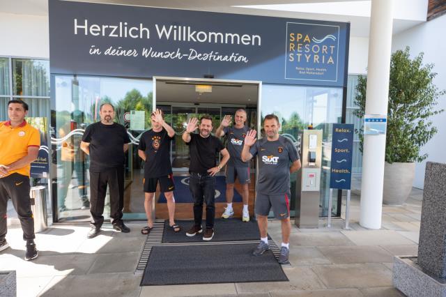 Ağlaya ağlaya gitti! Galatasaray'da Mostafa Mohamed takımdan ayrılırken gözyaşlarını tutamadı