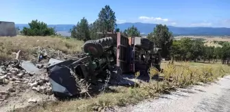 Son dakika haberi! Domaniç'te freni boşalan kamyondan atlayan 1 kişi öldü, 1 kişi yaralandı