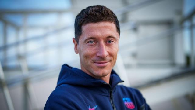 Barcelona'da akıllara durgunluk veren kriz! Robert Lewandowski forması satılamıyor