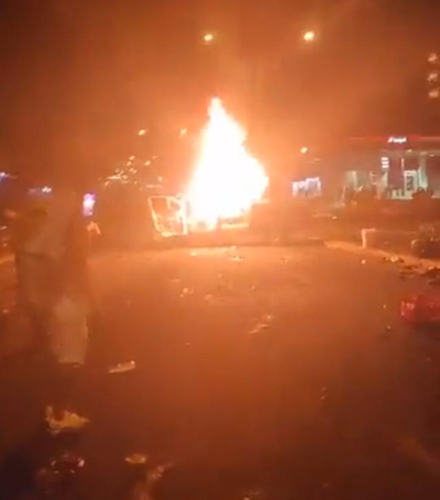 Panama'da akaryakıt fiyatlarını protesto eden yüzlerce kişi ülkeyi yangın yerine çevirdi Panama'da akaryakıt fiyatlarını protesto eden yüzlerce kişi ülkeyi yangın yerine çevirdi