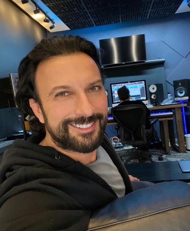 Tarkan, 'Geri sayım başladı' diyerek yeni şarkısının müjdesini verdi