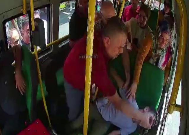 Kahraman şoför! Epilepsi krizi geçiren çocuğu, güzergahından çıkıp hastaneye yetiştirdi