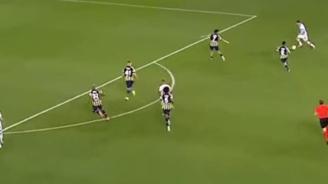 Fenerbahçe'nin yeni transferi Arao'nun golden önce yaptıkları taraftarı çileden çıkardı Fenerbahçe'nin yeni transferi Arao'nun golden önce yaptıkları taraftarı çileden çıkardı