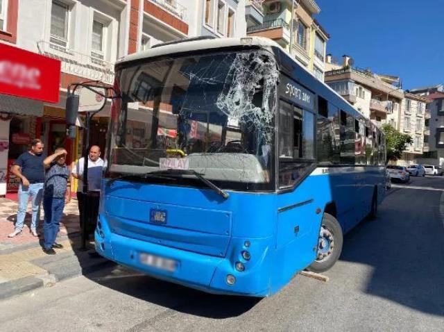 Freni boşalan halk otobüsünün şoförü, yaptığı manevra ile olası faciayı önledi Freni boşalan halk otobüsünün şoförü, yaptığı manevra ile olası faciayı önledi