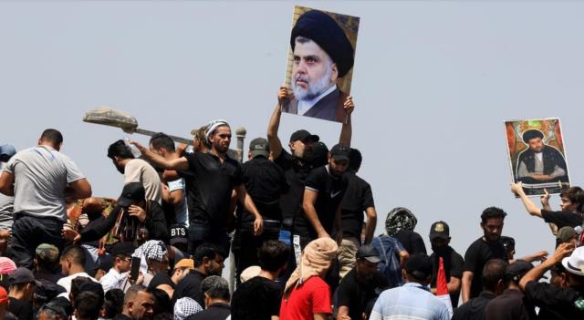 Irak'ta Sadr yanlıları yine meclisi bastı! Oturumlar askıya alındı Irak'ta Sadr yanlıları yine meclisi bastı! Oturumlar askıya alındı