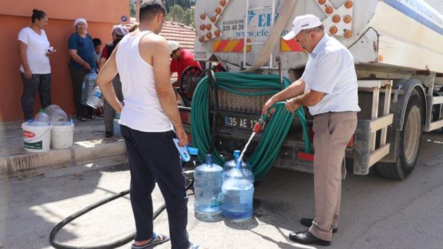 İzmir'de su savaşları! 4 gündür susuz kalan Dikili halkı, su tankeri önünde birbirine girdi