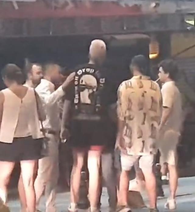 Kadıköy'de alkollü adamın sözlü tacizine uğrayan Ebrar Karakurt sinirden çılgına döndü: Ne diyorsun lan sen!