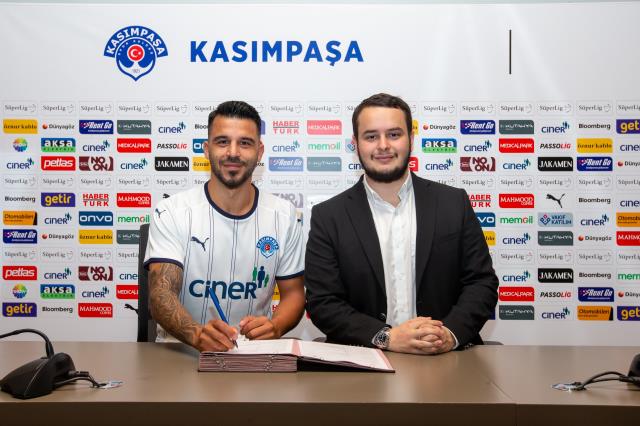 Galatasaray'dan ayrılan Aytaç Kara, eski takımı Kasımpaşa'ya geri döndü Galatasaray'dan ayrılan Aytaç Kara, eski takımı Kasımpaşa'ya geri döndü