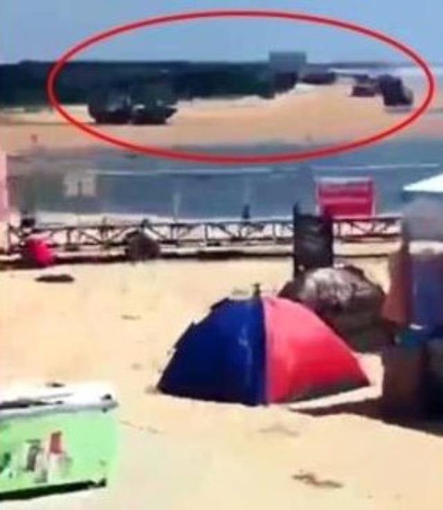 Pelosi'nin olası Tayvan ziyareti Çin ordusunu harekete geçirdi! Savaş jetlerini uçurup, plajlara tank yığdılar Pelosi'nin olası Tayvan ziyareti Çin ordusunu harekete geçirdi! Savaş jetlerini uçurup, plajlara tank yığdılar