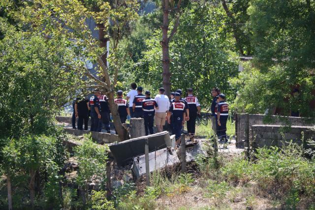 78 yaşındaki adamın katil zanlısı olay yerinde kendi ayakkabılarını bırakınca yakayı ele verdi