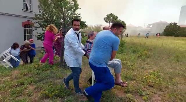 İstanbul'da Balıklı Rum Hastanesi'nde yangın! Tüm hastalar tahliye edildi, can kaybı ve yaralı yok İstanbul'da Balıklı Rum Hastanesi'nde yangın! Tüm hastalar tahliye edildi, can kaybı ve yaralı yok