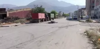 Kahramanmaraş'ta kamyonetle çarpışan motosikletin sürücüsü hayatını kaybetti