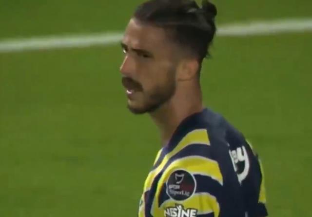 Taraftar az kalsın sahaya iniyordu! Fenerbahçeli Gustavo Henrique'den son dakikada çıldırtan hareket