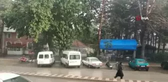 Şuhut'ta sağanak yağış ve dolu, hayatı olumsuz etkiledi