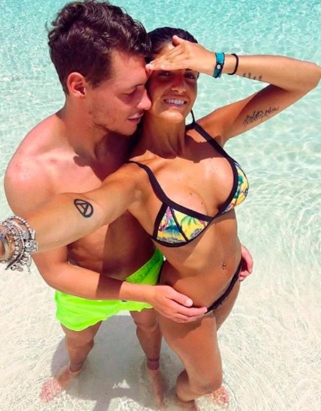 Belotti'nin eşi ile ilgili çıkan haberler sonrası sarı-kırmızılı taraftarlardan 'Come to Galatasaray' hamlesi Belotti'nin eşi ile ilgili çıkan haberler sonrası sarı-kırmızılı taraftarlardan 'Come to Galatasaray' hamlesi
