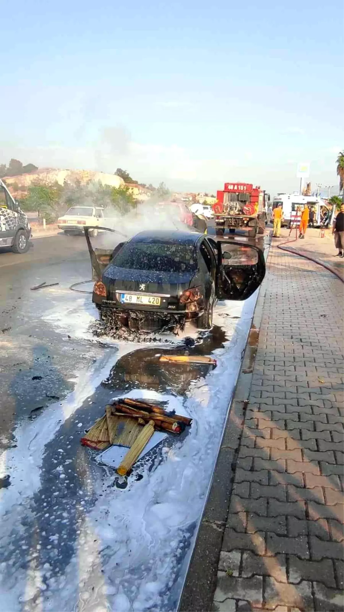 Fethiye De Seyir Halindeki Otomobil Alev Alev Yand Son Dakika