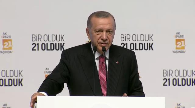 Cumhurbaşkanı Erdoğan, AK Parti'nin icraatını ünlü sanatçı İbrahim Tatlıses'in sözleriyle anlattı Cumhurbaşkanı Erdoğan, AK Parti'nin icraatını ünlü sanatçı İbrahim Tatlıses'in sözleriyle anlattı